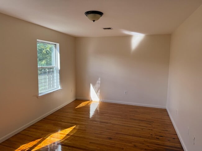 Foto del edificio - 99 Fulton Ave