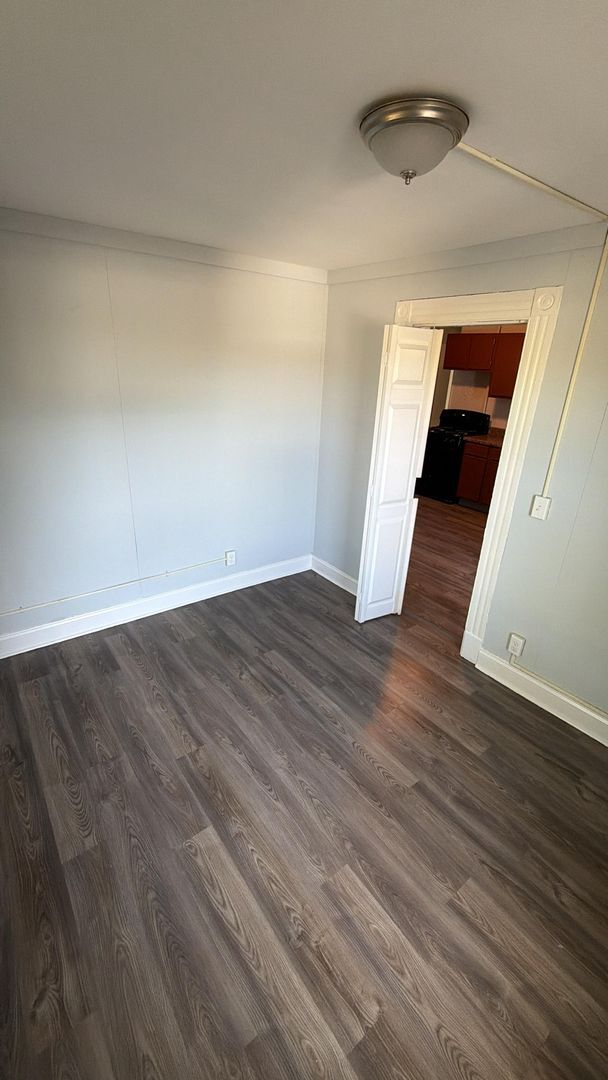 Foto del edificio - 571-573 Howe Ave