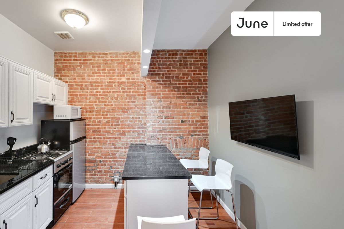 Primary Photo - 351 W 46th St