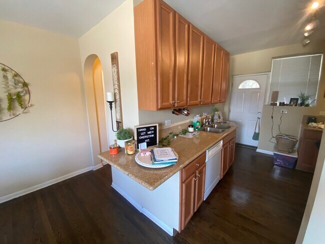 Foto del edificio - 3811 N Western Ave