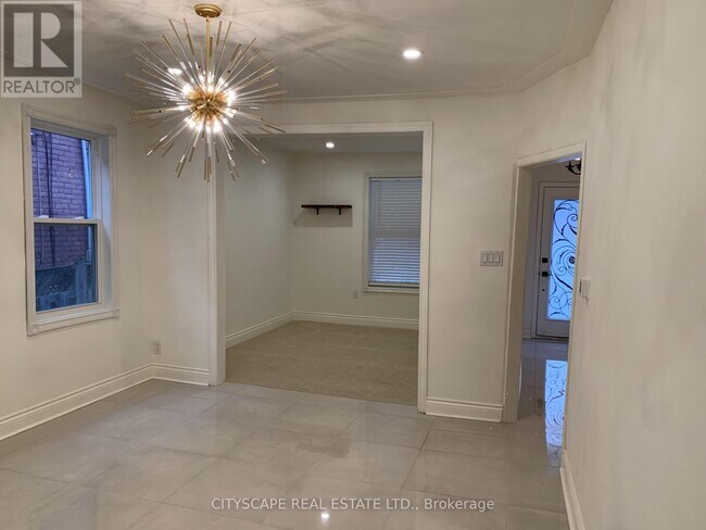 Photo du bâtiment - 12 Kinrade Ave