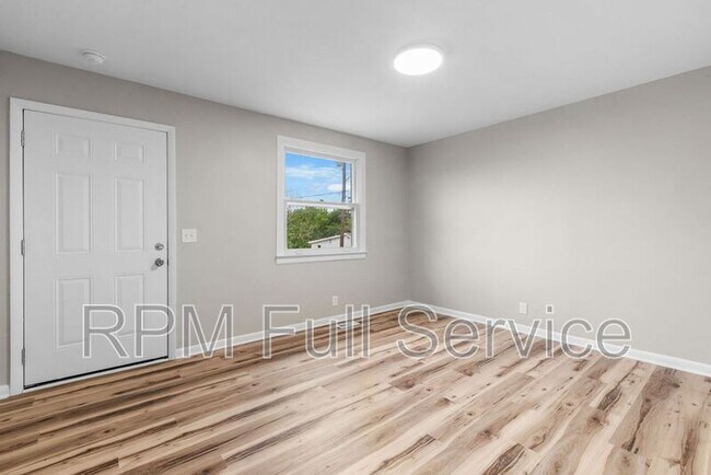 Foto del edificio - 895 W Sharpe Avenue