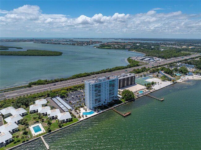 Building Photo - 7200 Sunshine Skyway Ln S