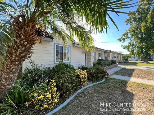 Building Photo - Old Towne Three Bedroom House with Private...