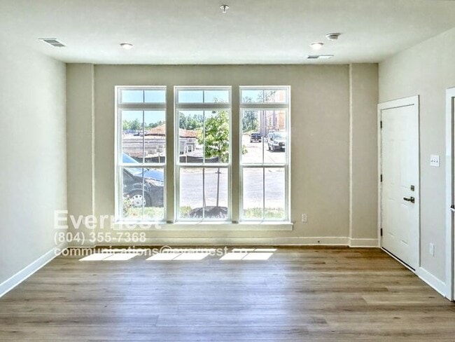 Foto del edificio - 12112 Calgary Lp