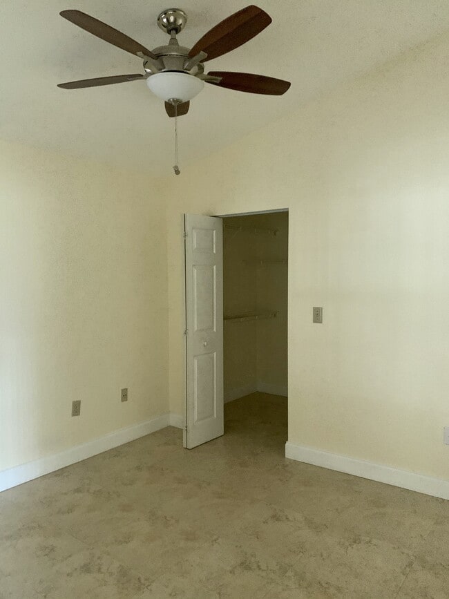 Building Photo - 2841 N Oakland Forest Dr