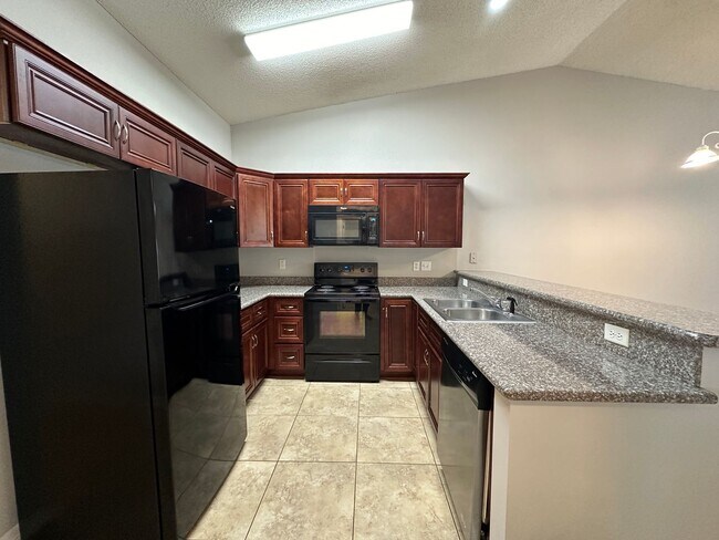 Foto del edificio - 2 bedroom 2 bath cottage home for rent in Hampton Lakes!
