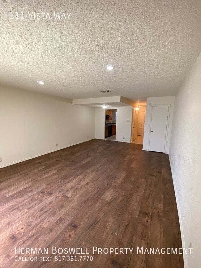 Building Photo - 111 Vista Way, Benbrook, TX  76126