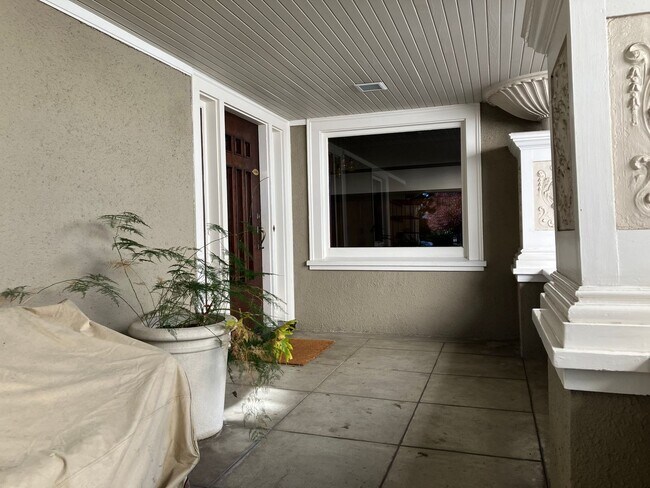Foto del edificio - Charming Craftsman 2-Bedroom Home with Upd...