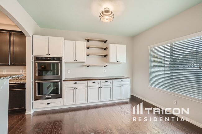 Foto del edificio - 899 Shirttail Peak Ct