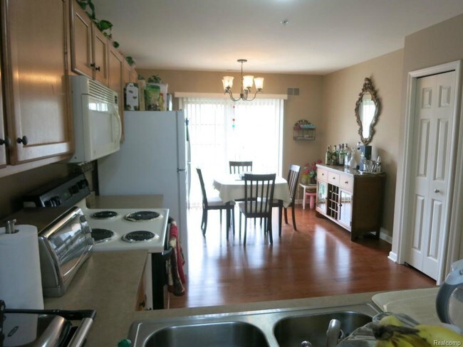 Building Photo - 39479 Springwater Dr