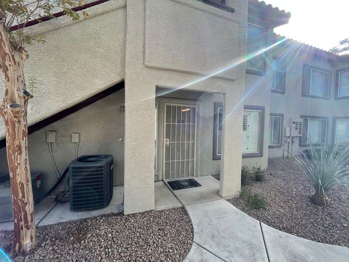 Building Photo - First Show: The first open showing is on 2/10 at 4PM. Please be prompt. We will be processing any...