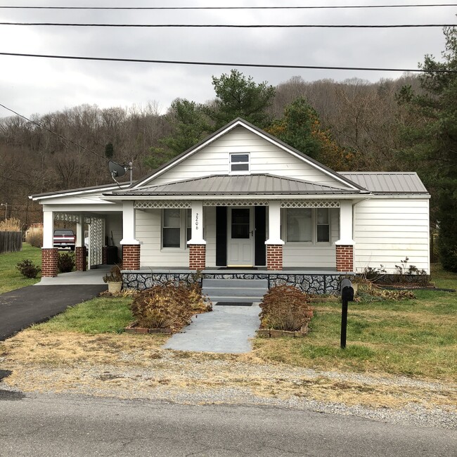 Front - 2206 Narrows Rd