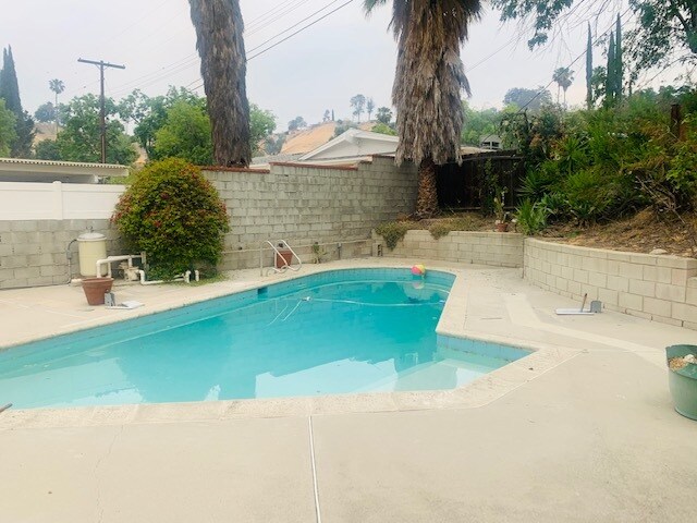 Primary Photo - 5548 Irondale Ave