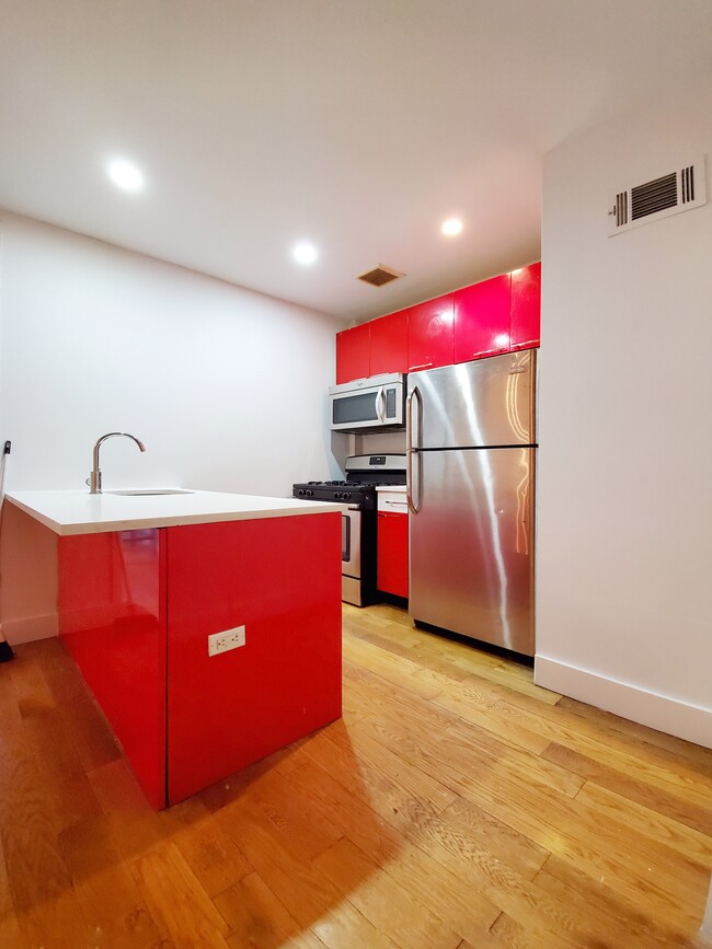 Building Photo - 277 Halsey St