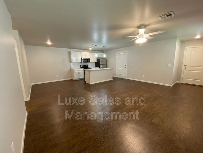 Building Photo - 11414 N Lincoln Blvd