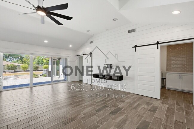 Foto del edificio - 4027 E Lewis Ave