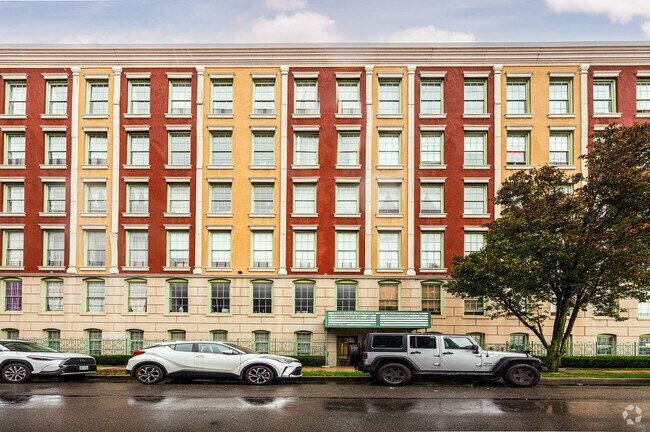 Foto del edificio - Pistilli Grand Manor