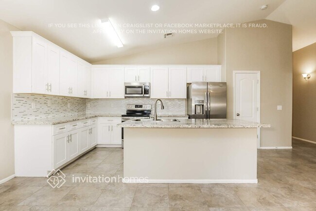 Building Photo - 2231 S 101st Dr