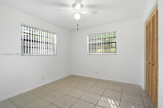 Foto del edificio - 4120 SW 19th St