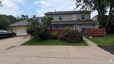 Building Photo - 859 Kerns Dr NE