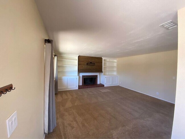 Foto del edificio - Spacious 6-Bedroom, 3-Bath Home in Lompoc