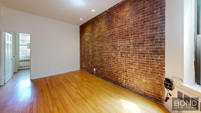 Building Photo - 332 E 93rd St