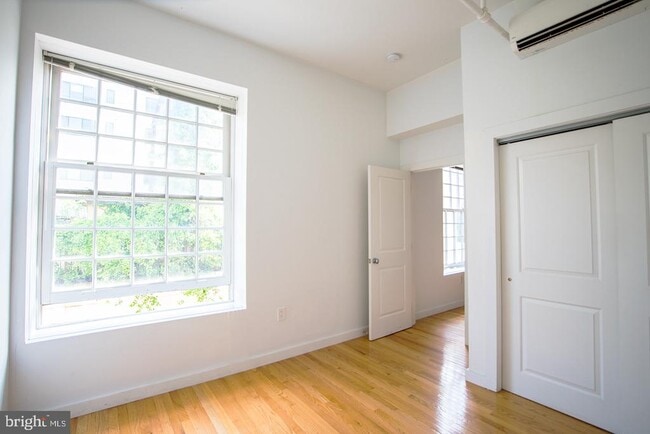 Building Photo - 4 Leverington Ave