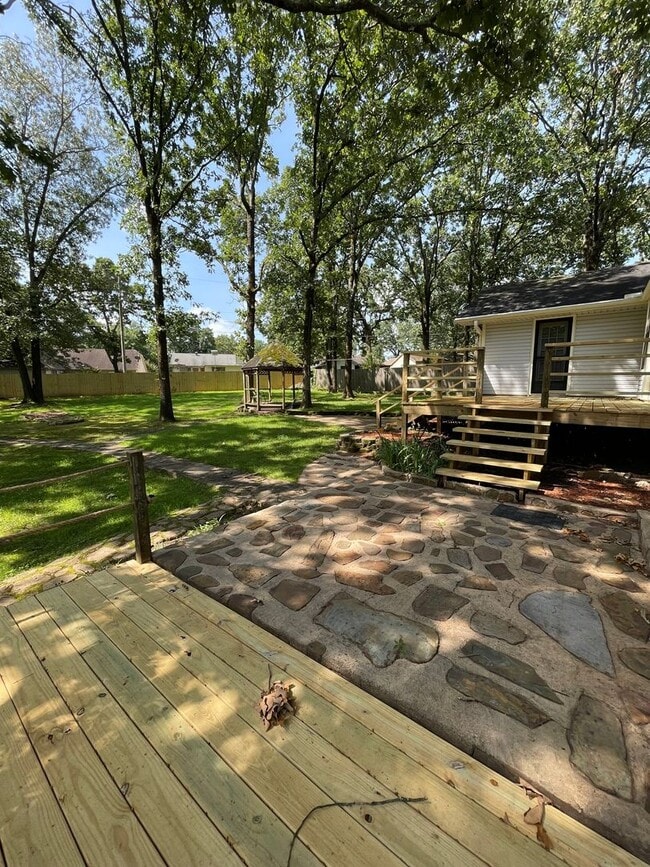 Building Photo - Sherwood Oasis
