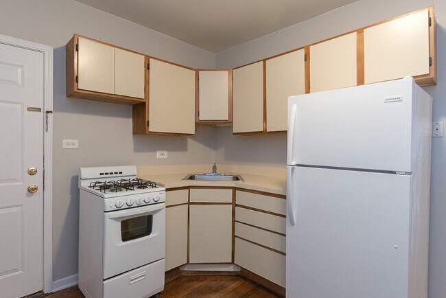 Foto del edificio - 5748 N Winthrop Ave