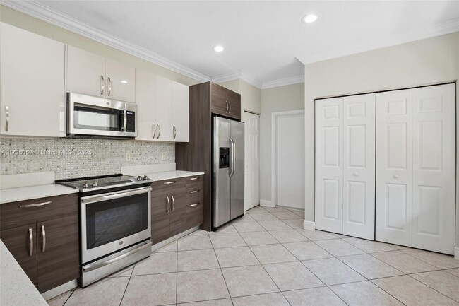 Building Photo - 2277 Pasadena Way
