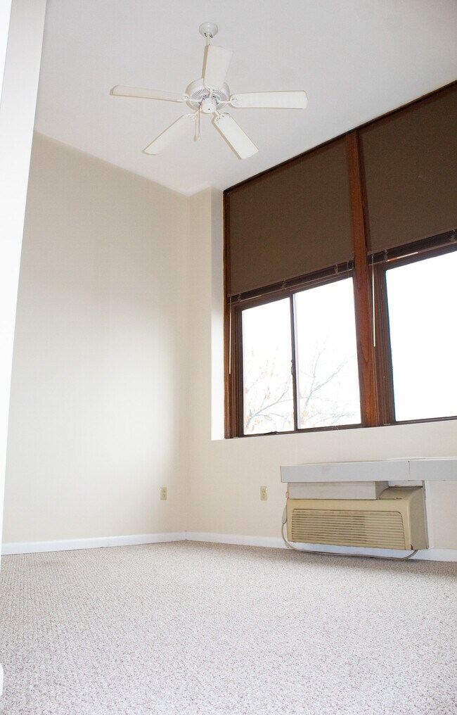 Foto del edificio - Keith Hilltop Terrace 55+ Living