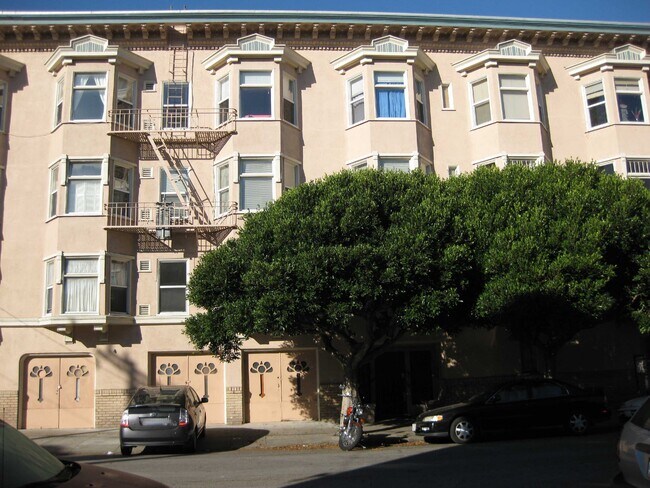 Building Photo - 105 18th Ave