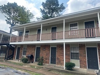 Entryway - Pinetree Place Apartments