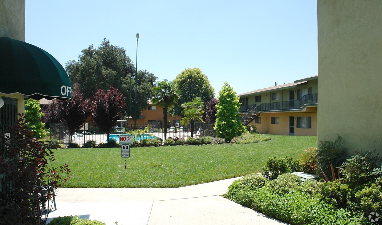 Foto del edificio - Royal Park Apartments