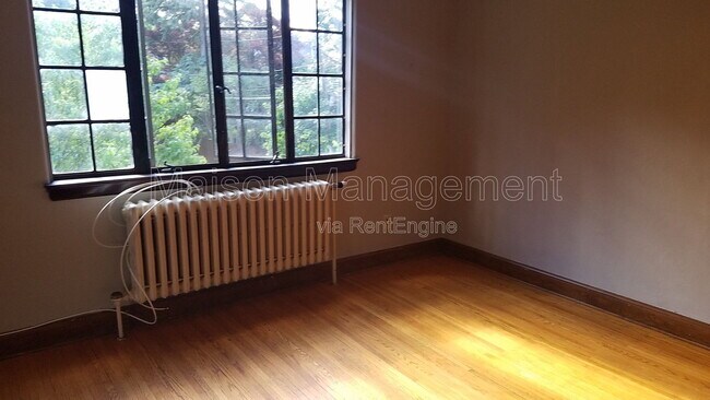 Foto del edificio - 125 Highland Pkwy