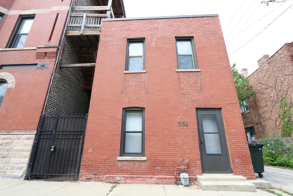934 S Bell Ave, Chicago, IL 60612 House for Rent in Chicago, IL