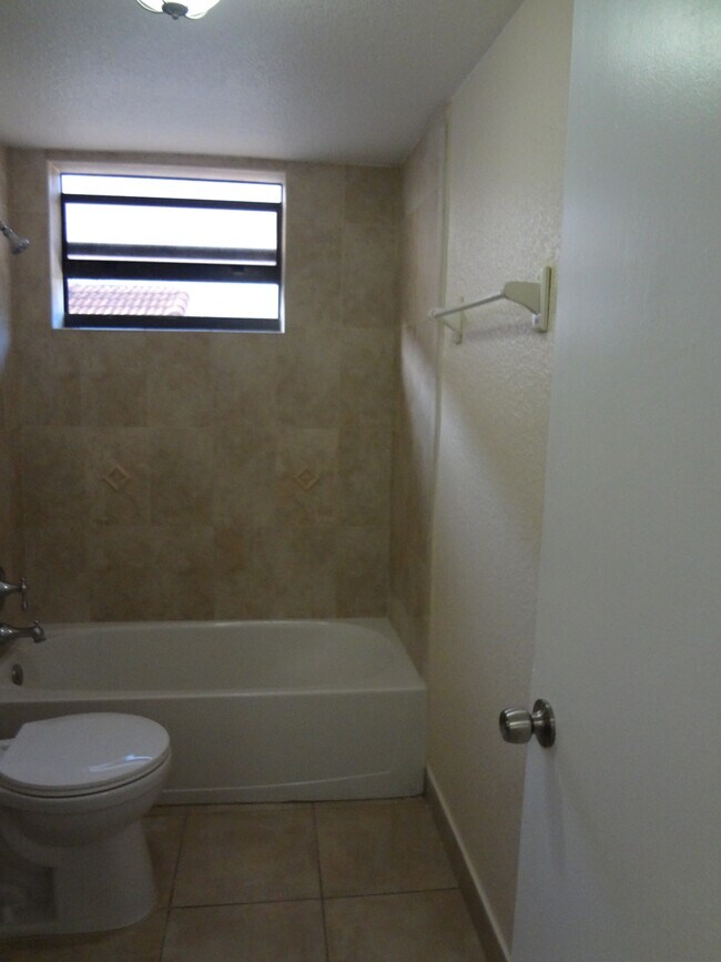 Building Photo - 1451 W 43rd Pl
