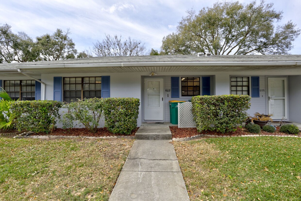 Foto principal - Renovated 2-Bedroom, 2-Bath Condo in Eustis