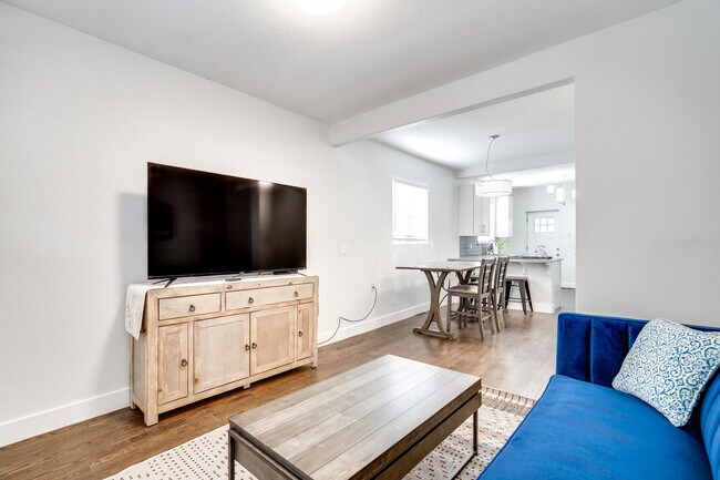 Foto del edificio - 4411 Logan St