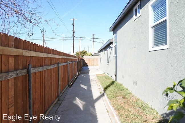 Foto del edificio - 1 br, 1 bath Apartment - 903 E Colden - 2