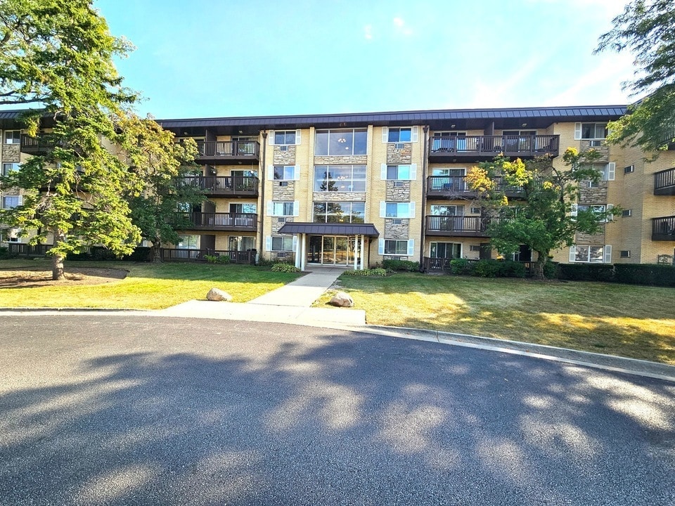 Foto principal - 2214 S Goebbert Rd
