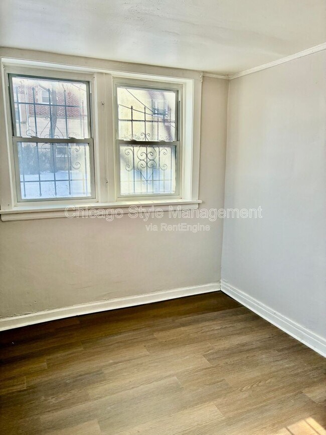 Foto del edificio - 6900 S Jeffery Blvd