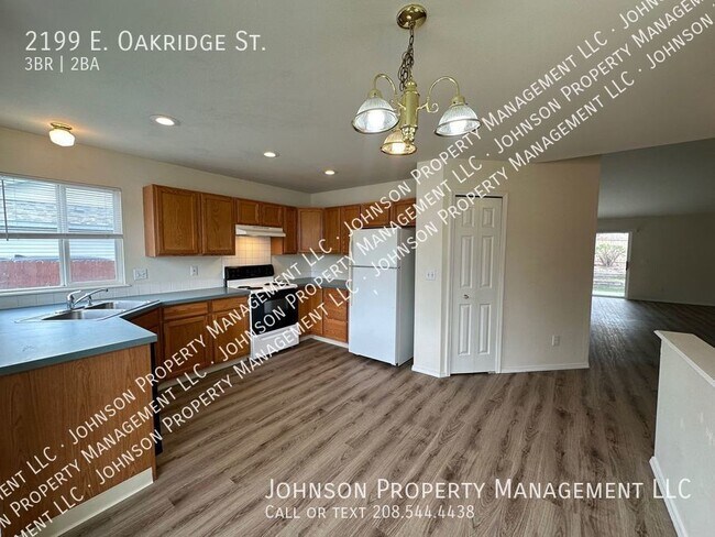 Foto del edificio - 2199 E Oakridge St