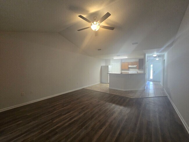 Foto del edificio - Brick Duplex 3/2 Home on Grandview