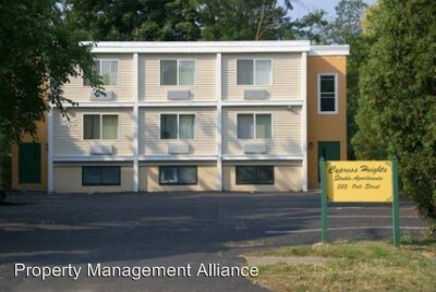 Primary Photo - 525 Oak St