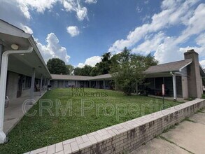 Building Photo - 6114 Hillside Ave