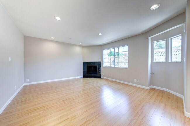 Foto del edificio - 604 W Wilson Ave