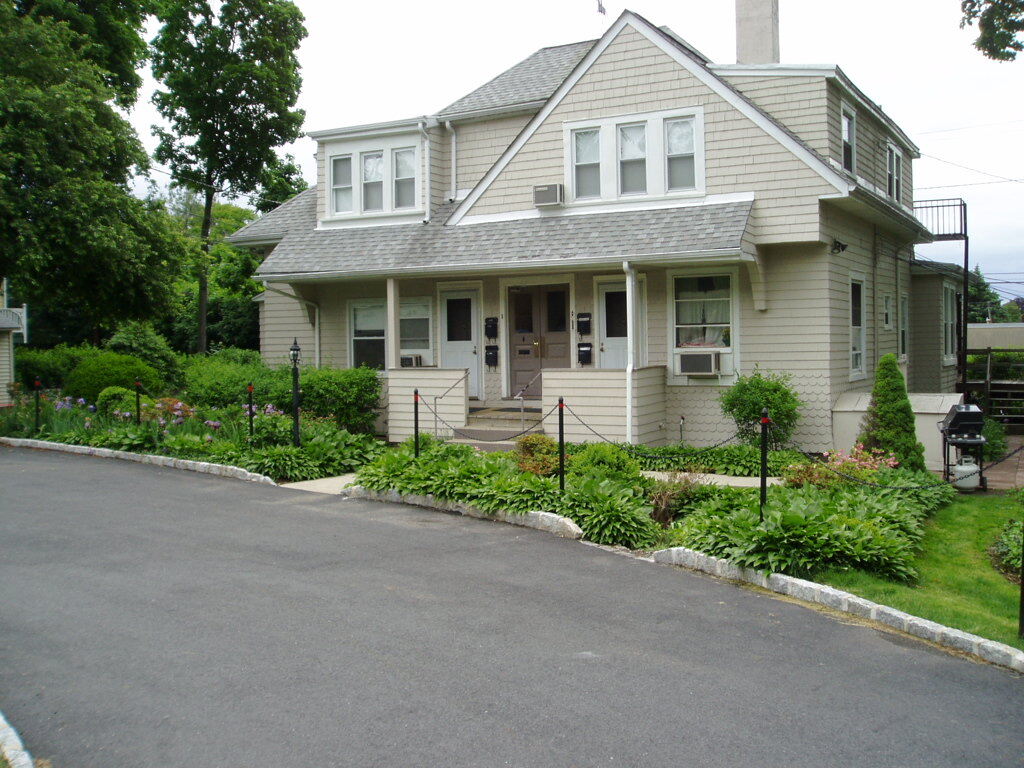 Primary Photo - 39 N Mountain Ave