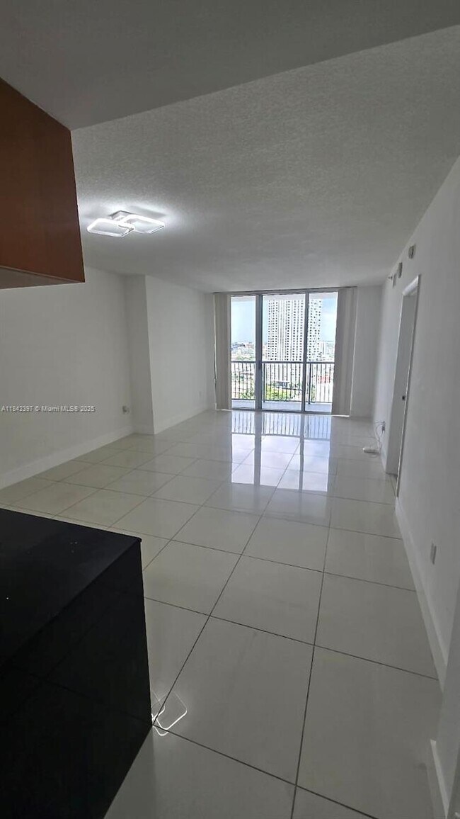 Foto del edificio - 1750 N Bayshore Dr